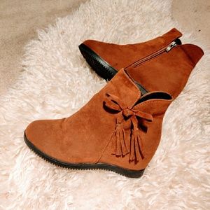 Steve Madden Brown Booties
